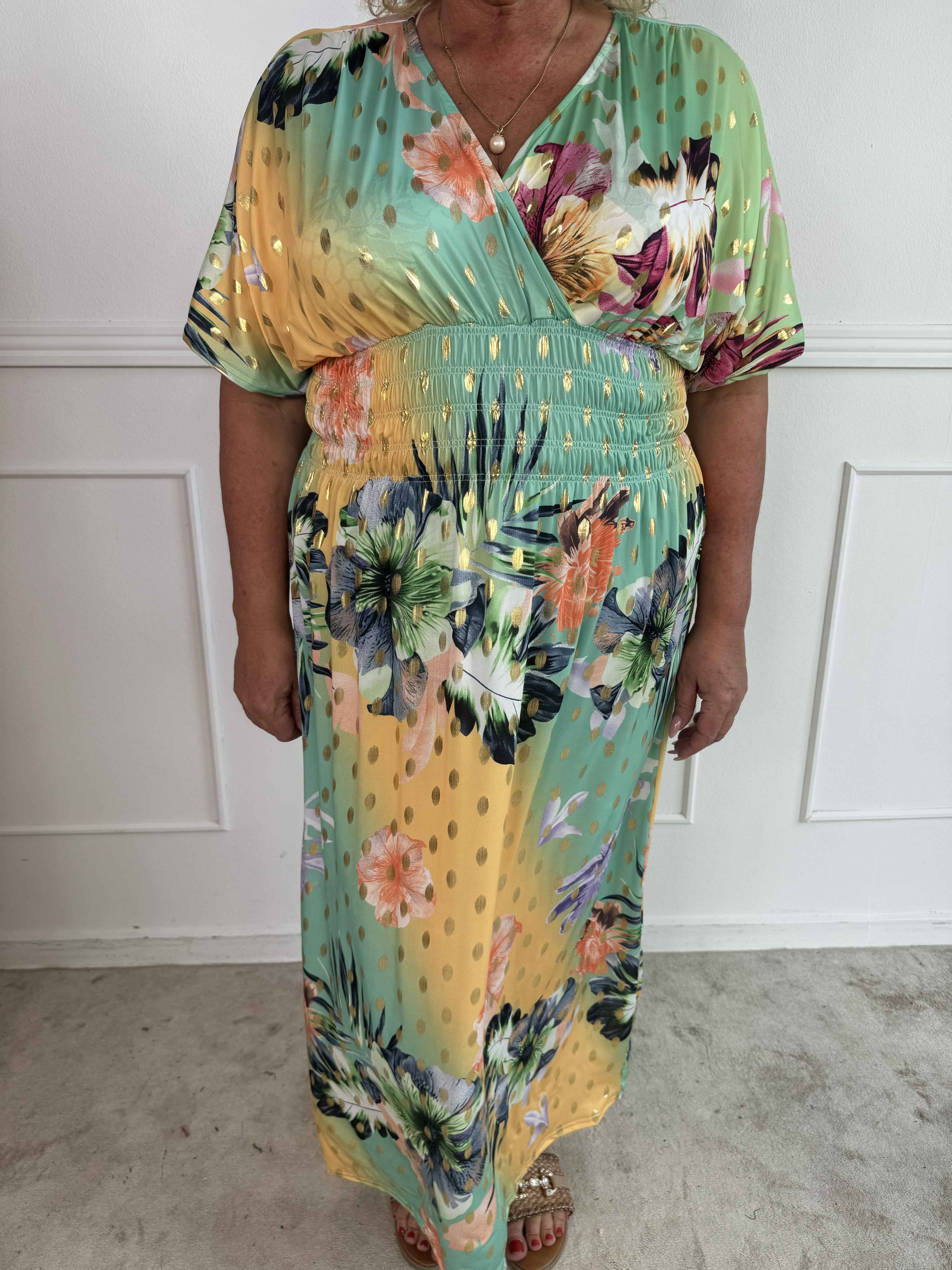 Pams Hawaii - Lång plus size klänning i stretchtyg med blommönster